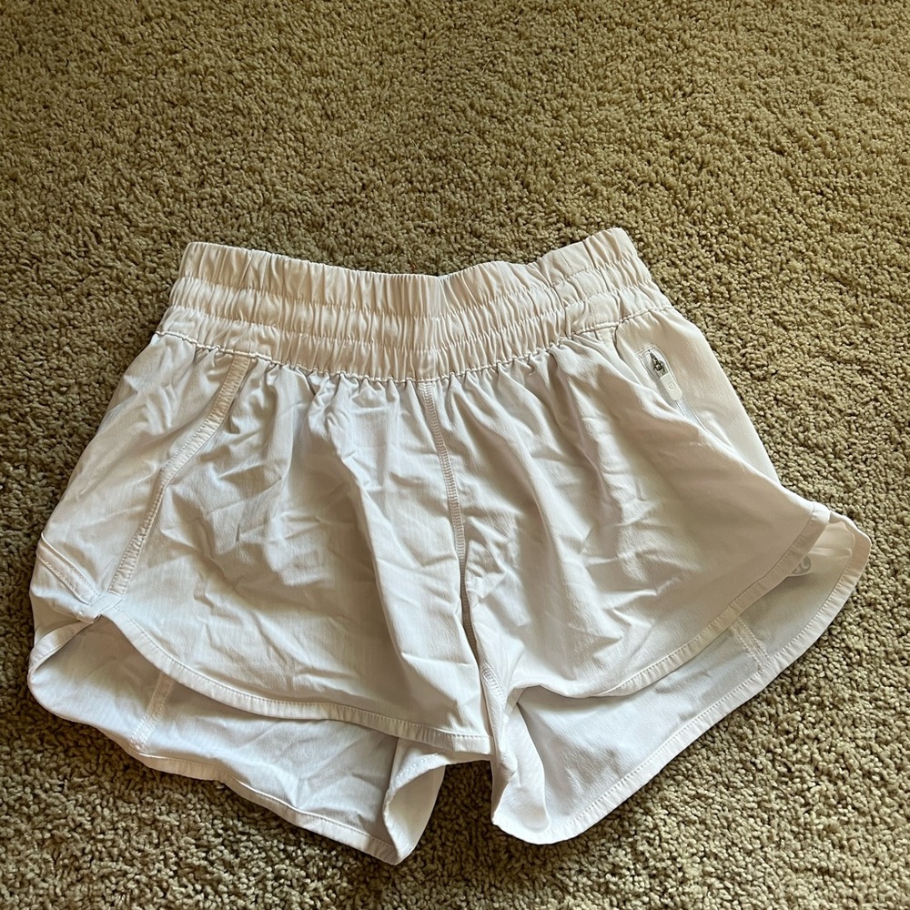 white tracker shorts lululemon